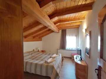 Monthly Apartment Rentals: Room in Chalet Yanitza