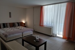 Monthly Apartment Rentals: Studio with bathroom and balcony consumables in the prise