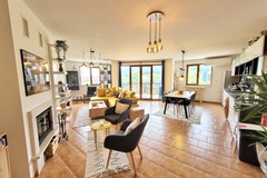 Monthly Apartment Rentals: Large & Modern, Fully Equipped 2-Bed with Home Office & Balconies