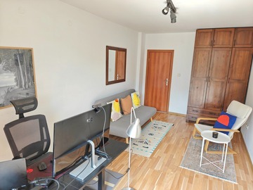 Monthly Apartment Rentals: Large & Modern, Fully Equipped 2-Bed with Home Office & Balconies