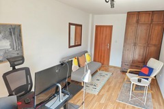 Monthly Apartment Rentals: Large & Modern, Fully Equipped 2-Bed with Home Office & Balconies