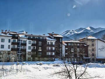 Monthly Apartment Rentals: Large 1BR apartment - Bask in the Sun and enjoy Mountain Views