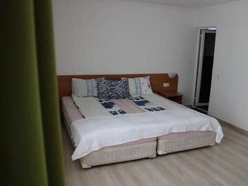 Monthly Apartment Rentals: Studio with balcony 