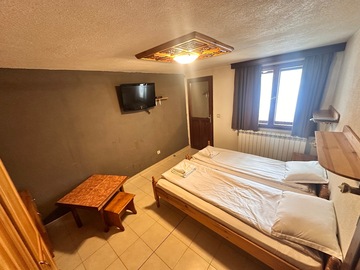 Monthly Apartment Rentals: Quiet room with balcony 