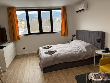 Monthly Apartment Rentals: Parkside Lane Studio 2