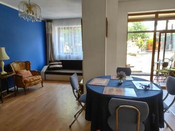 Monthly Apartment Rentals: One Bedroom Flat with Garden and BBQ