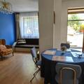 Monthly Apartment Rentals: One Bedroom Flat with Garden and BBQ